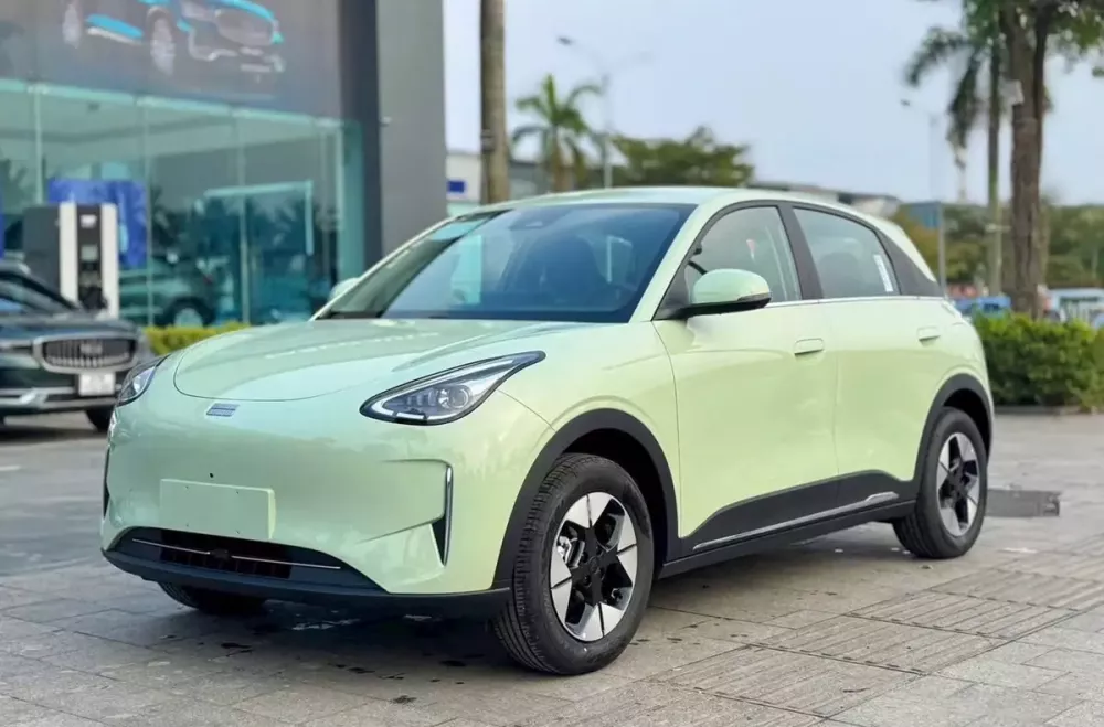 Geely EX2 có mặt tại một đại lý ở Hà Nội