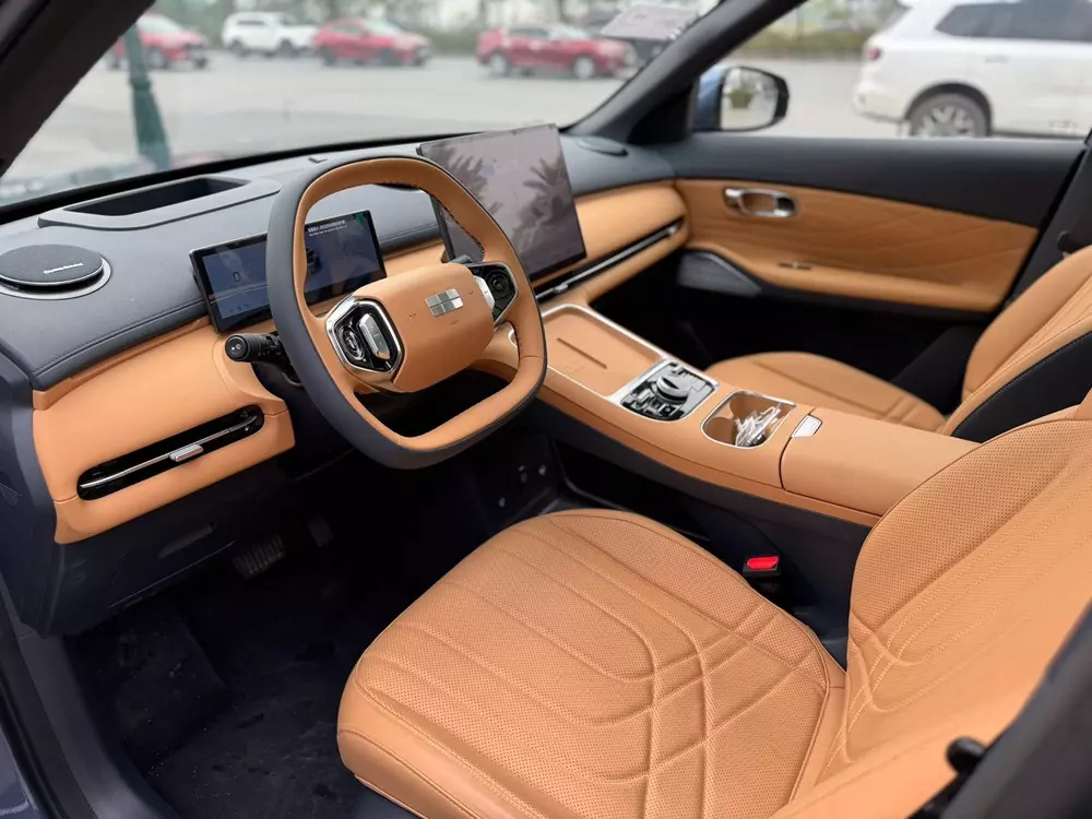 Geely EX5 EM-i sở hữu nội thất bọc da màu be ở bản cao cấp