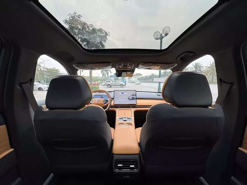 Trần kính toàn cảnh của Geely EX5 EM-i