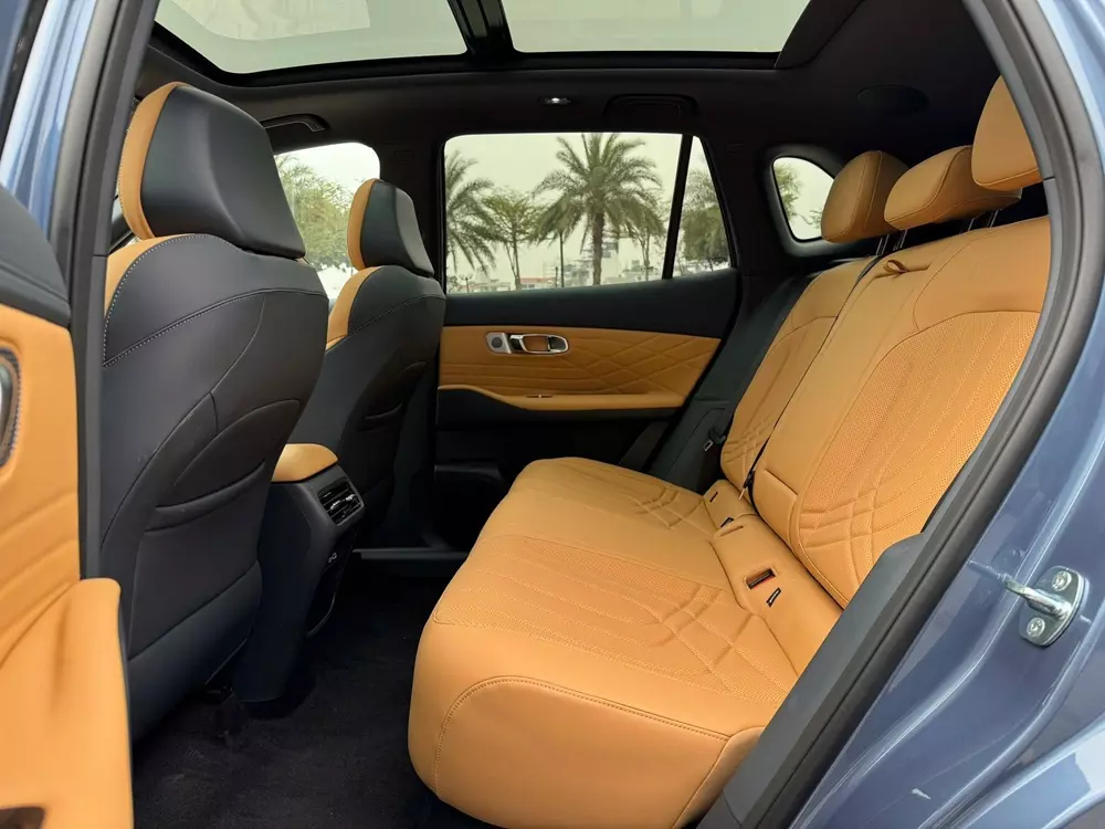 Hàng ghế sau của Geely EX5 EM-i rộng rãi nhờ chiều dài cơ sở lớn