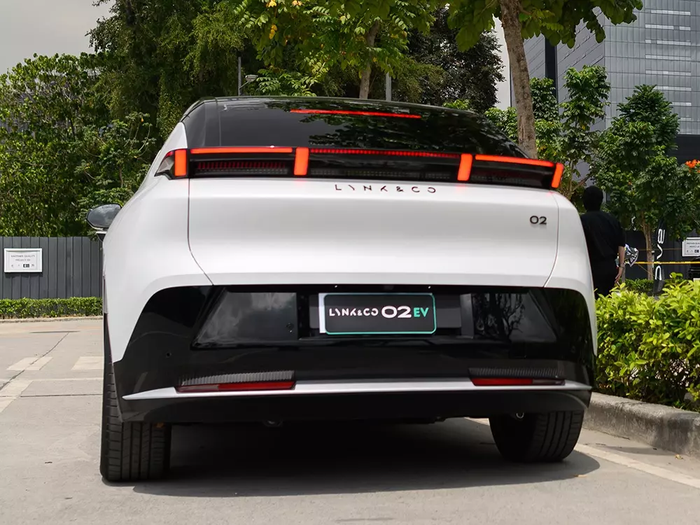 Lynk & Co 02 EV sở hữu cụm đèn hậu ấn tượng