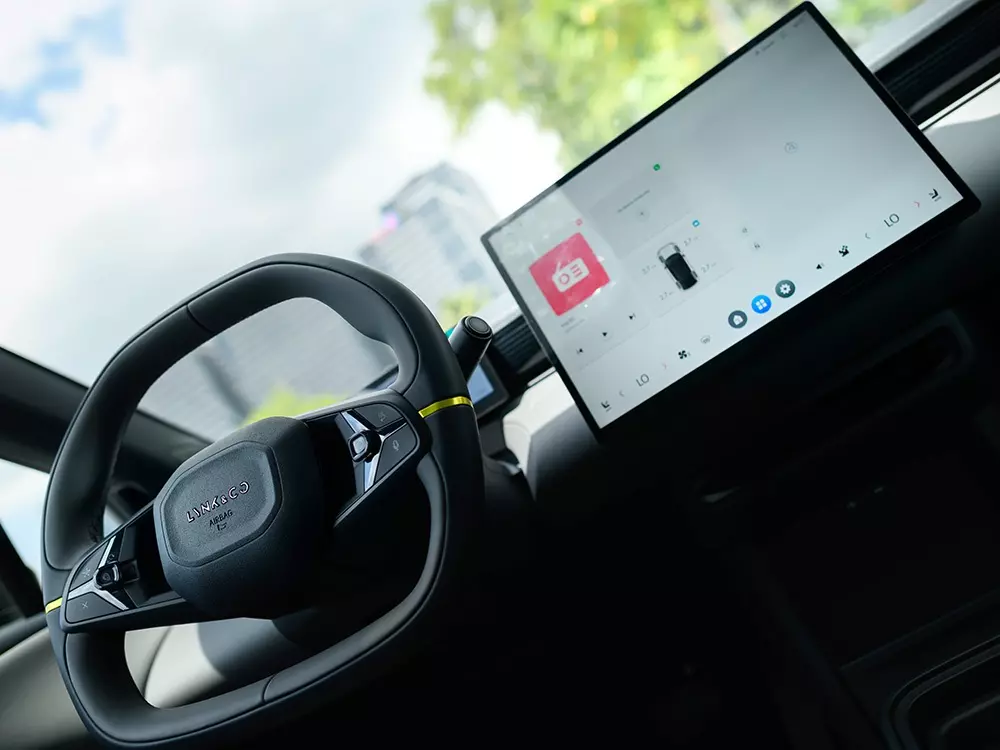 Lynk & Co 02 EV sở hữu màn hình cảm ứng trung tâm 15,4 inch