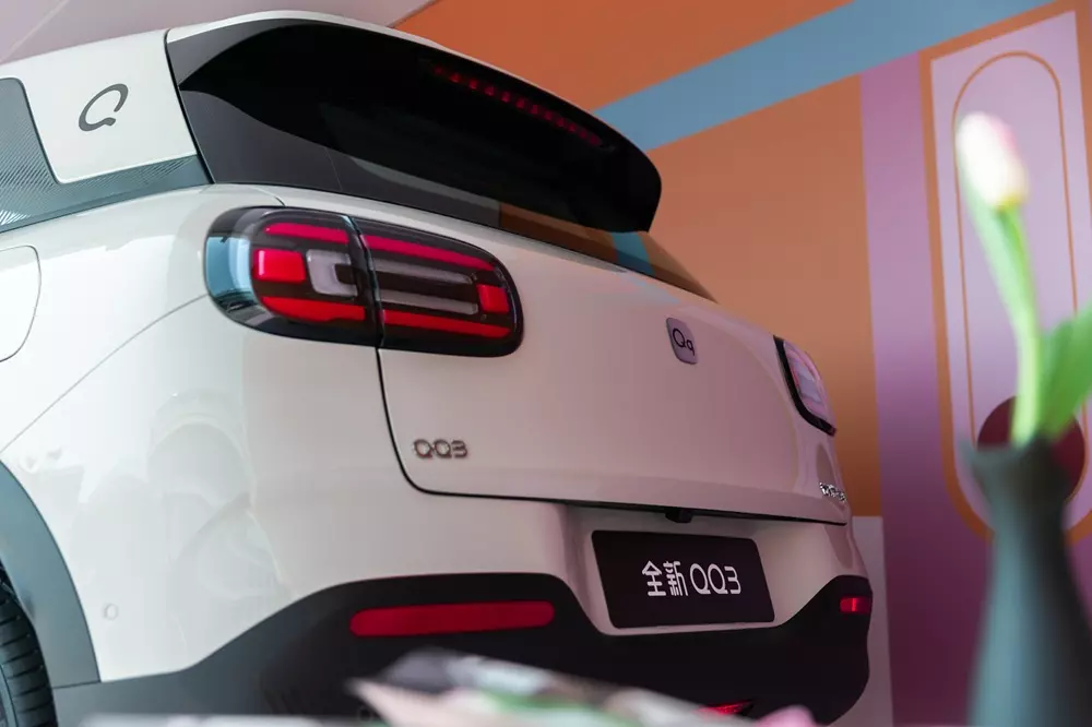 Chery QQ3 2026 nhìn từ phía sau
