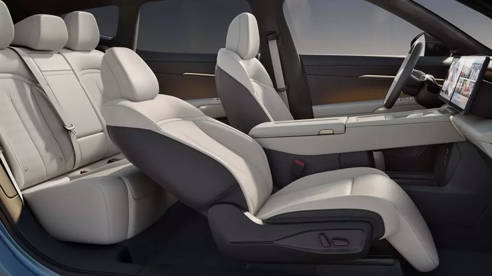 Ghế hành khách phía trước của Volkswagen ID.Unyx 08 có thể ngả tối đa 120 độ