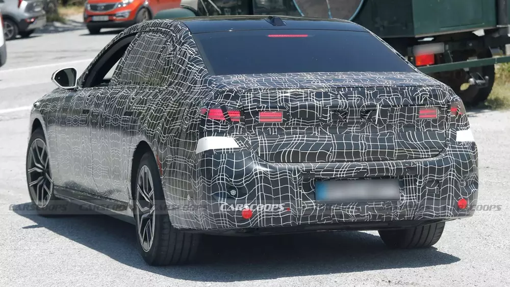 BMW 7-Series 2026 sẽ có thêm đèn hậu mới