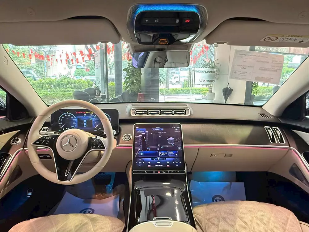 Khoang lái hiện đại của Mercedes-Benz S-Class