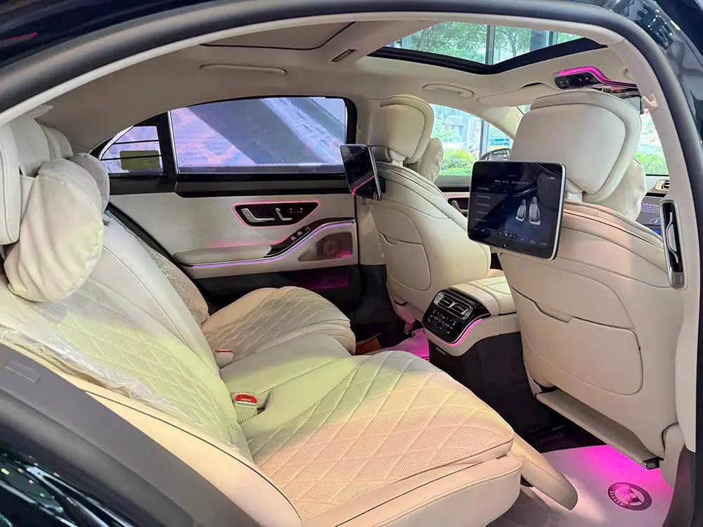 Hàng ghế sau của Mercedes-Benz S-Class