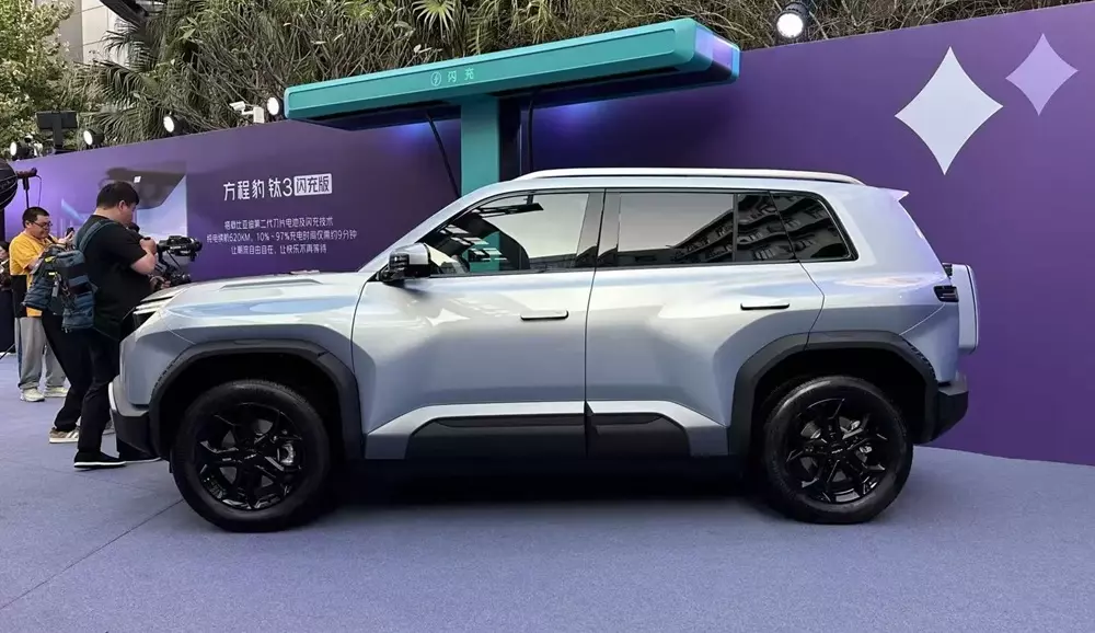 Fang Cheng Bao Ti3 Flash Charging Edition 2026 có thể cấp điện cho thiết bị ngoài xe