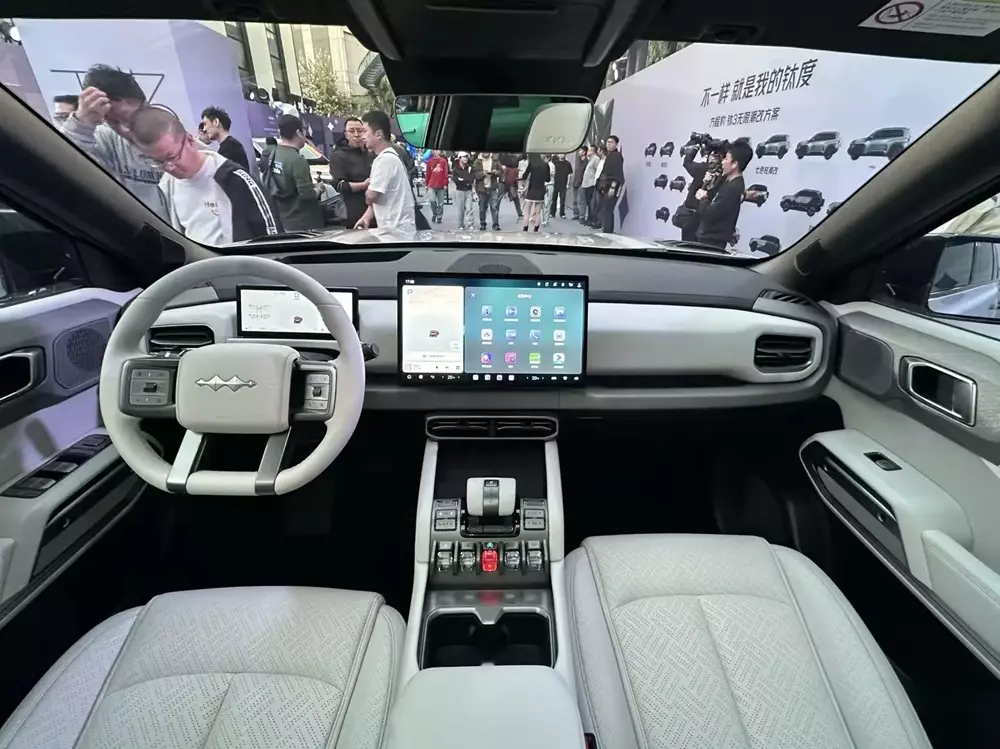 Khoang lái của Fang Cheng Bao Ti3 Flash Charging Edition 2026 