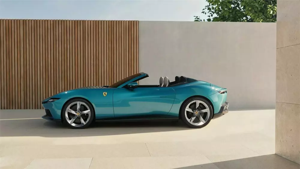 Ferrari Amalfi Spider là phiên bản mui trần của Amalfi Coupe Ferrari Amalfi Spider là phiên bản mui trần của Amalfi Coupe