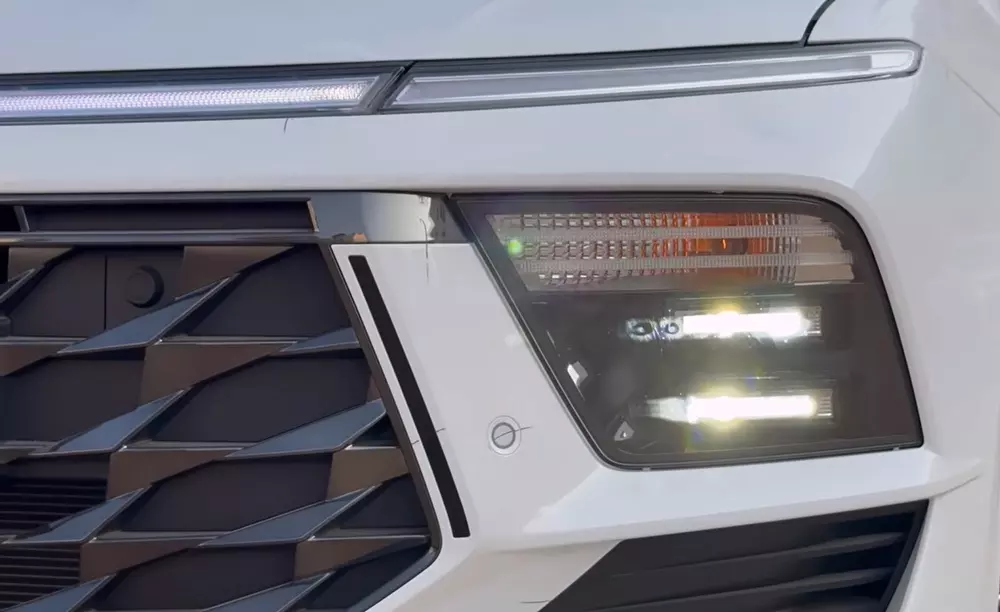 Cận cảnh đèn pha của Hyundai Accent 2026 