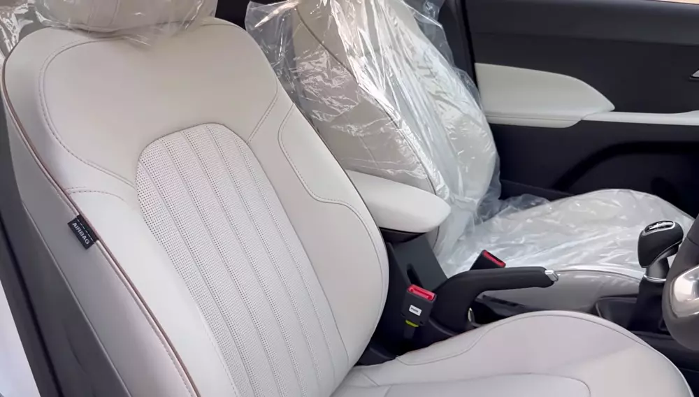 Hyundai Accent 2026 vẫn dùng phanh tay chỉnh cơ dù ở bản cao cấp