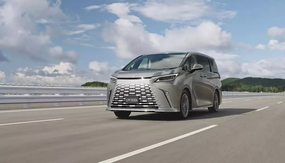Lexus LM500h 2026 tăng giá so với bản cũ Lexus LM500h 2026 tăng giá so với bản cũ