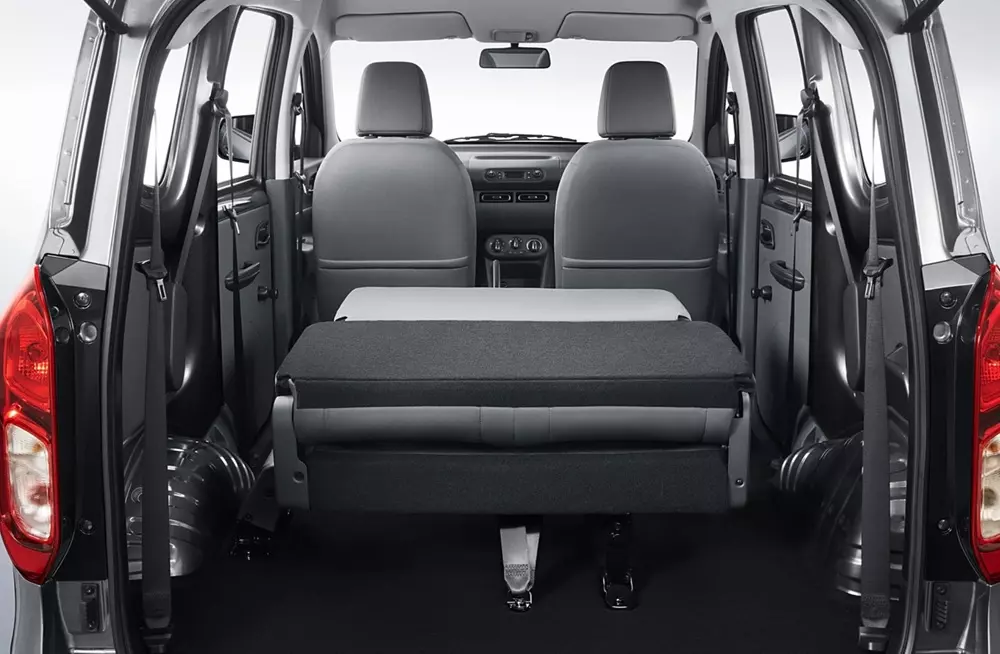 Ghế của Wuling Hongguang EV có thể gập xuống để tăng thể tích khoang hành lý Ghế của Wuling Hongguang EV có thể gập xuống để tăng thể tích khoang hành lý