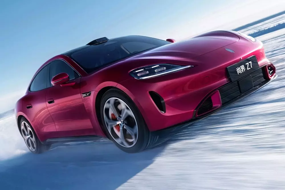 Saic Z7 - xe điện mới với thiết kế copy paste từ đối thủ trực tiếp Xiaomi SU7 - rục rịch được mở bán