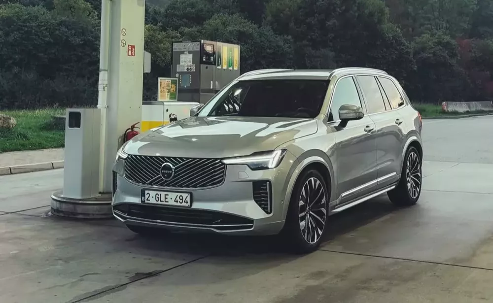 Những thay đổi về thiết kế ngoại thất của Volvo XC90 2026 tập trung chủ yếu ở khu vực đầu xe