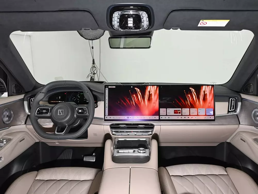 Khoang lái của Zeekr 8X