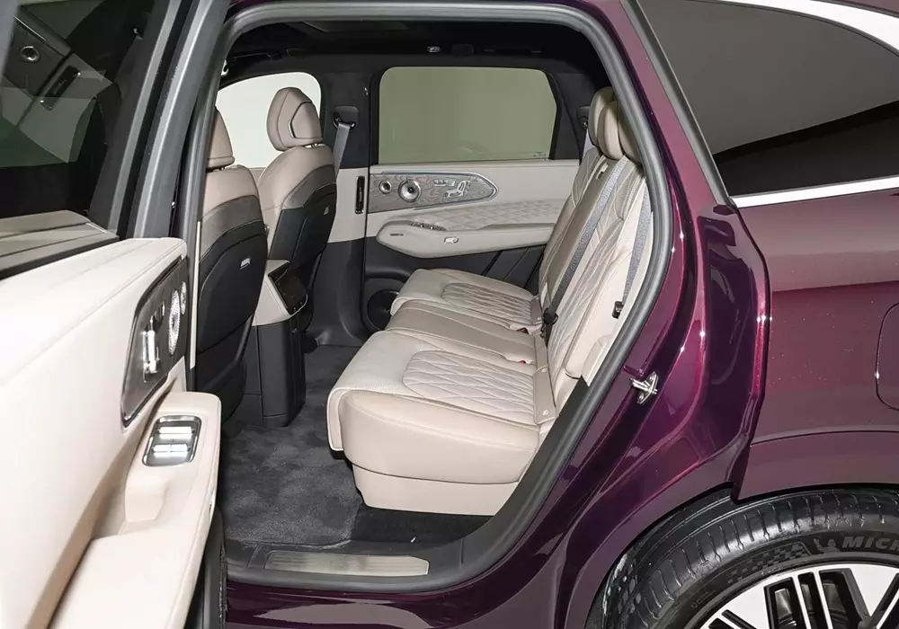 Hàng ghế sau của Zeekr 8X khá rộng rãi