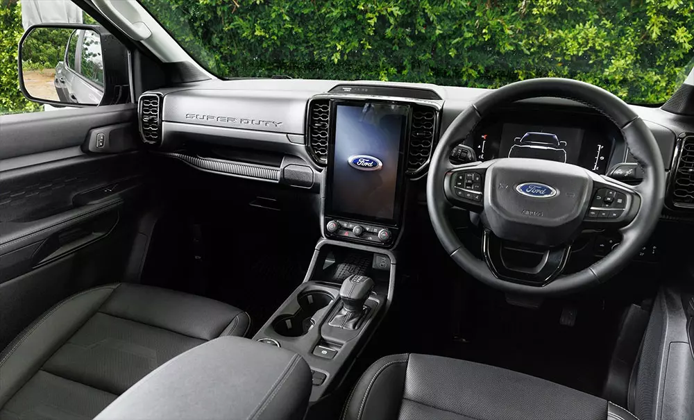 Khoang lái của Ford Ranger Super Duty 