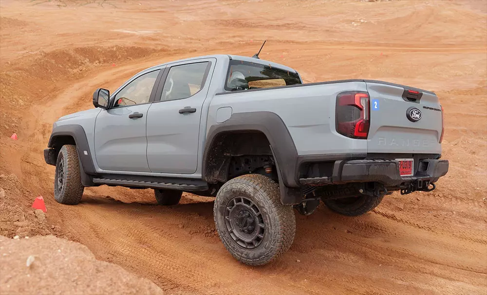 Ford Ranger Super Duty màu xám