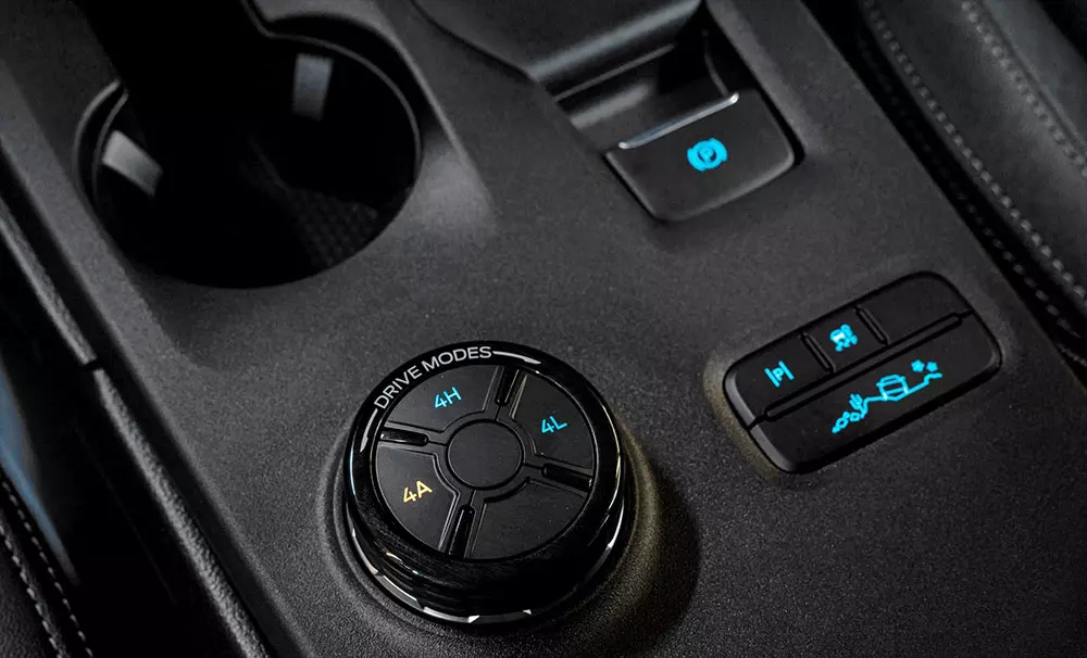 Núm xoay chọn các chế độ của hệ dẫn động 4 bánh trong Ford Ranger Super Duty 