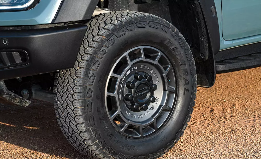 Cận cảnh mâm và lốp của Ford Ranger Super Duty 