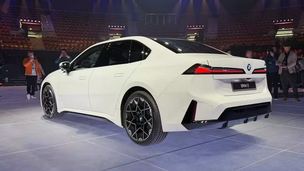 BMW i3 2026 nhìn từ phía sau