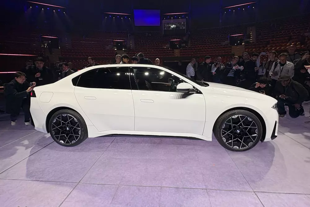 BMW i3 2026 được phát triển dựa trên khung gầm hoàn toàn mới so với 3-Series thông thường