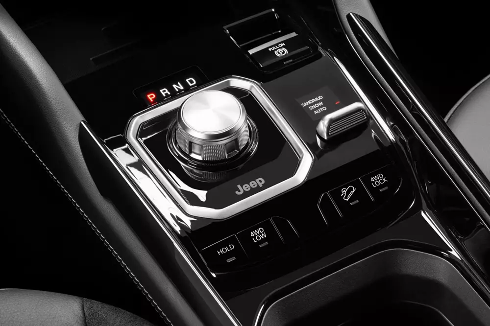 Jeep đã trang bị cần số mới cho Commander 2026 