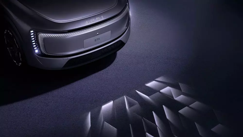 Đèn pha của AUDI E7X có thể chiếu các họa tiết xuống mặt đường