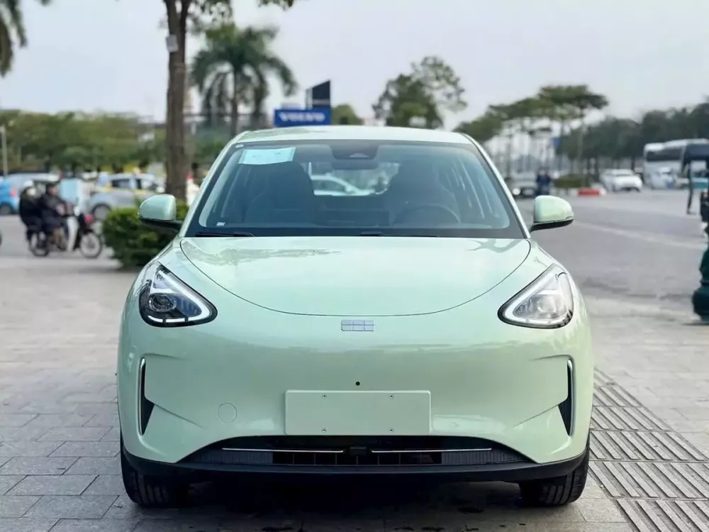 EX2 có cả hai chế độ sạc nhanh và chậm. Với chế độ sạc nhanh, pin sẽ được sạc từ 30%-80% chỉ trong vòng 21 phút. Chức năng xả ngoài V2L 3,3 kW cũng được hỗ trợ.