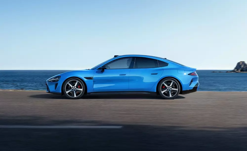 Xiaomi SU7 2026 có phạm vi di chuyển dài hơn, sạc nhanh hơn