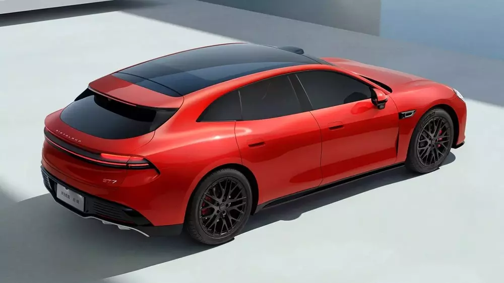 Khu vực phía sau của Aistaland GT7 cũng gợi liên tưởng đến Porsche Taycan Sport Turismo