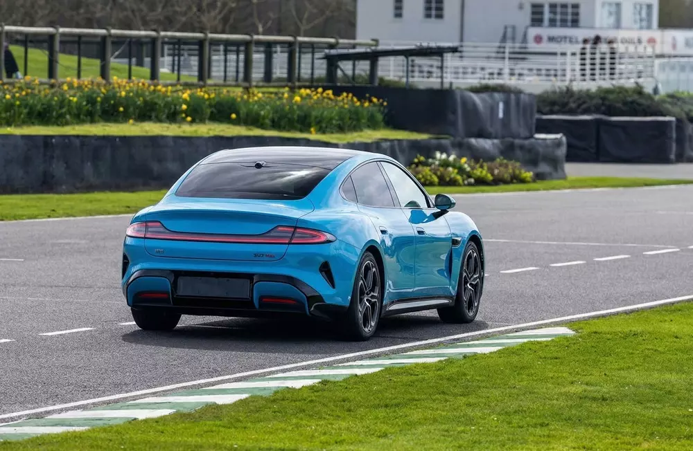 Xiaomi SU7 2026 bản Max với màu sơn xanh mới Xiaomi SU7 2026 bản Max với màu sơn xanh mới