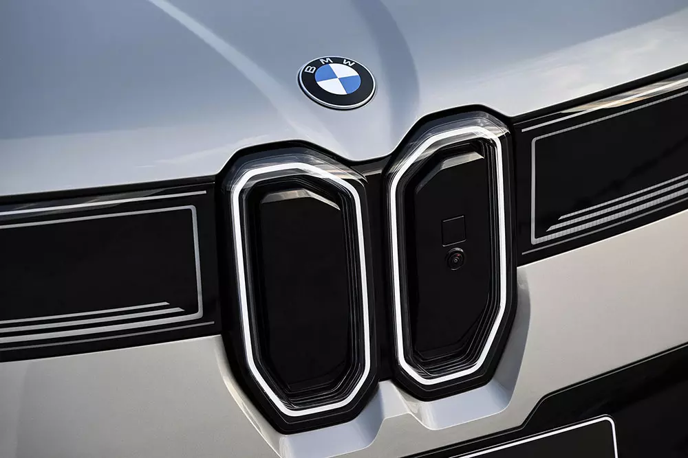 Camera tích hợp trên đầu xe của BMW iX3 Camera tích hợp trên đầu xe của BMW iX3