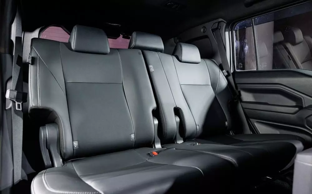 Hàng ghế sau của Toyota Land Cruiser FJ Hàng ghế sau của Toyota Land Cruiser FJ