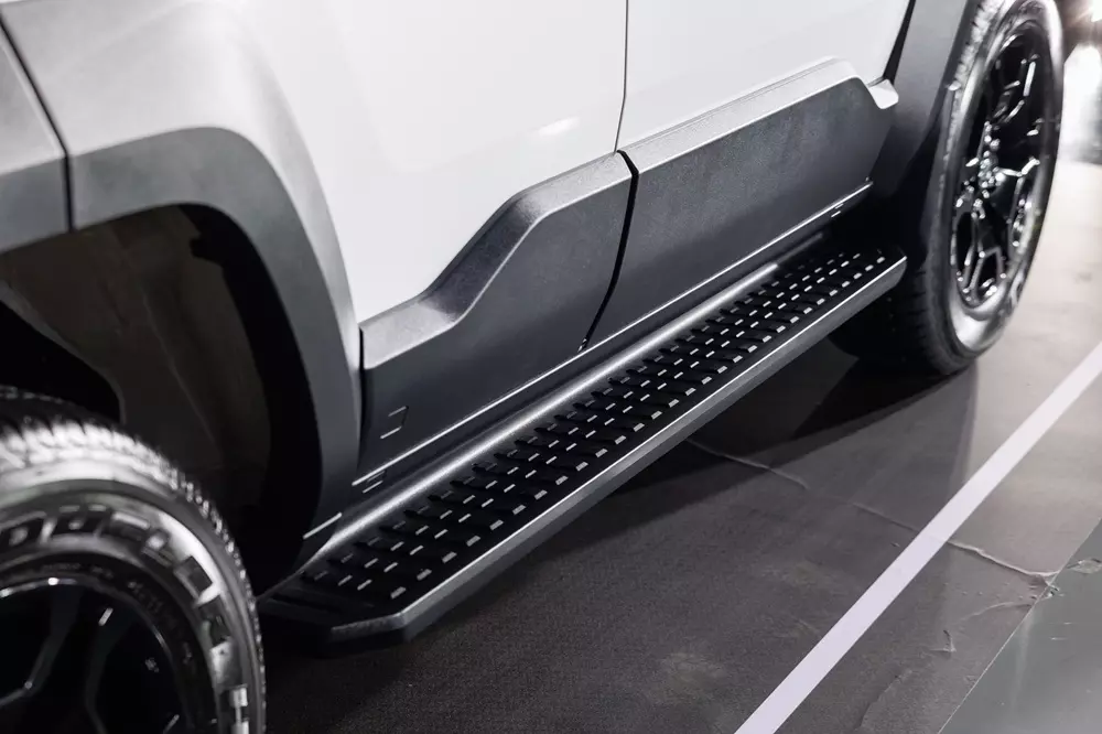 Cửa của Toyota Land Cruiser FJ đi kèm ốp sườn để hạn chế trầy xước Cửa của Toyota Land Cruiser FJ đi kèm ốp sườn để hạn chế trầy xước