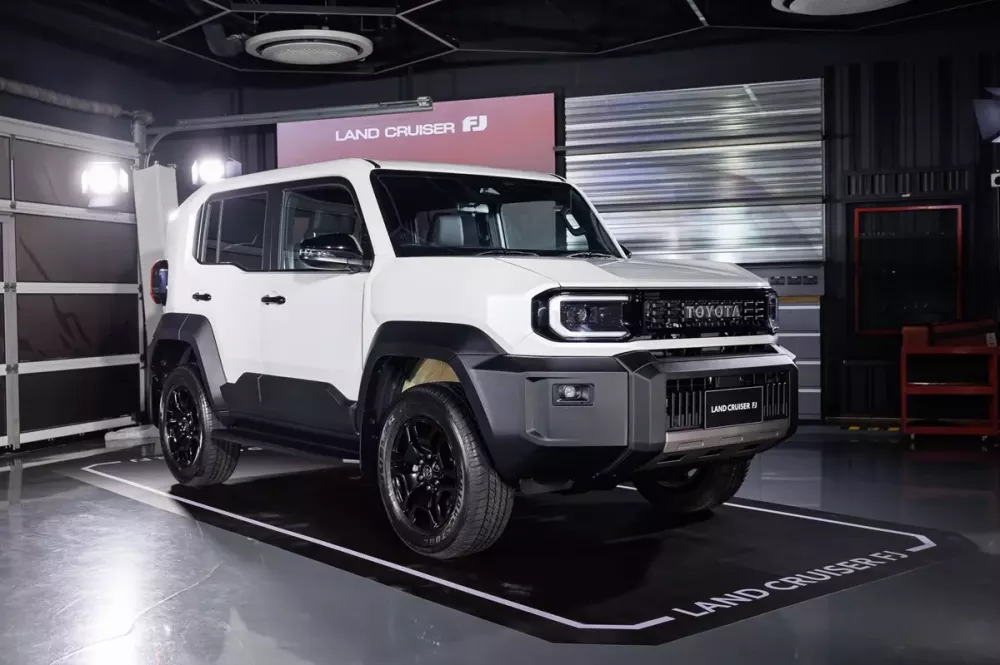 Toyota Land Cruiser FJ chính thức được bán tại Thái Lan, đắt hơn bản tiêu chuẩn của Fortuner Toyota Land Cruiser FJ chính thức được bán tại Thái Lan, đắt hơn bản tiêu chuẩn của Fortuner