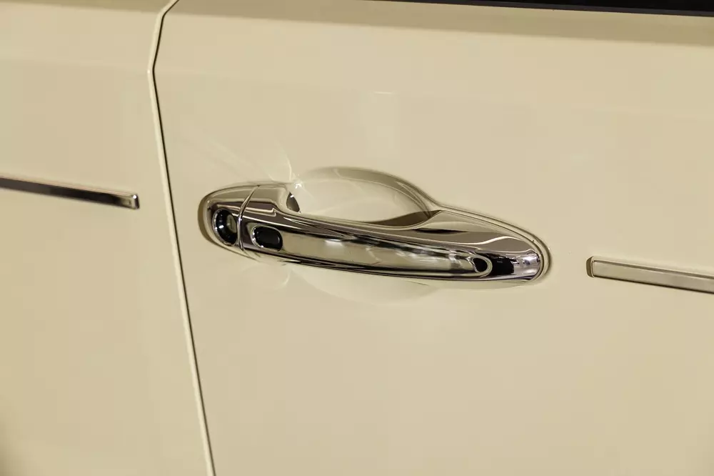 Tay nắm cửa mạ crôm của Toyota Land Cruiser FJ Legend 