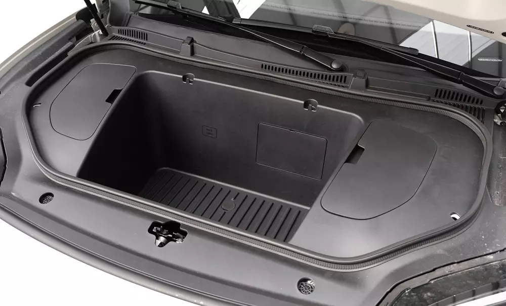 Ngăn chứa đồ bên dưới nắp ca-pô của Chery Q Ngăn chứa đồ bên dưới nắp ca-pô của Chery Q