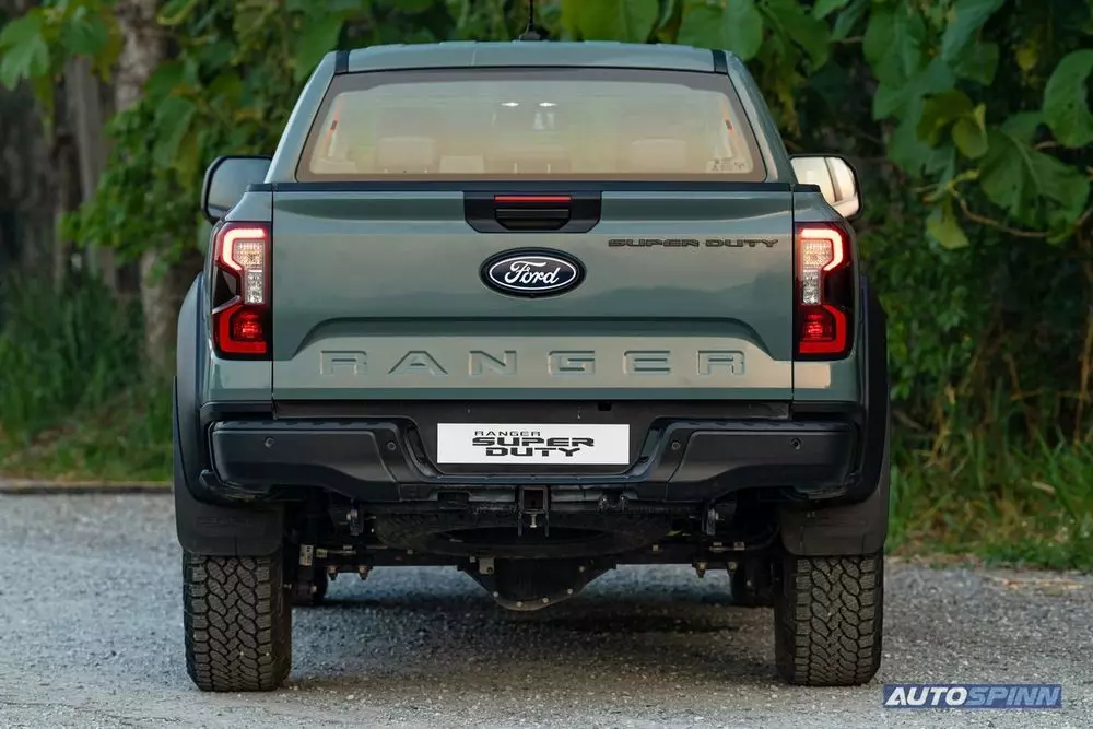 Ford Ranger Super Duty có nhiều tính năng an toàn hiện đại