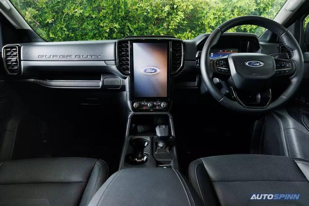 Ford Ranger Super Duty sở hữu trang bị tiện nghi như bản thường