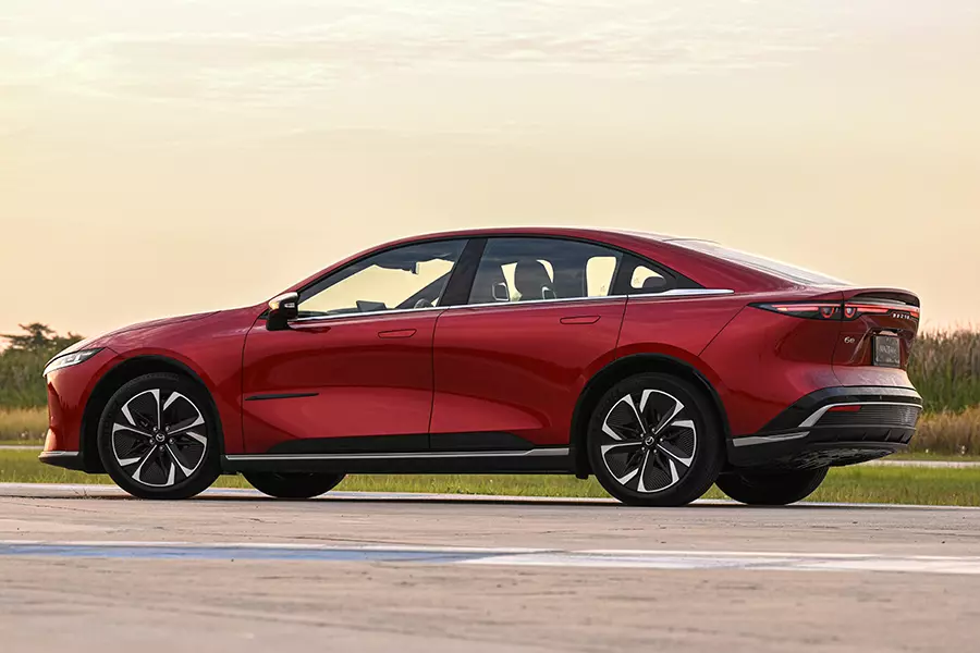 Mazda 6e có kích thước lớn hơn Mazda6