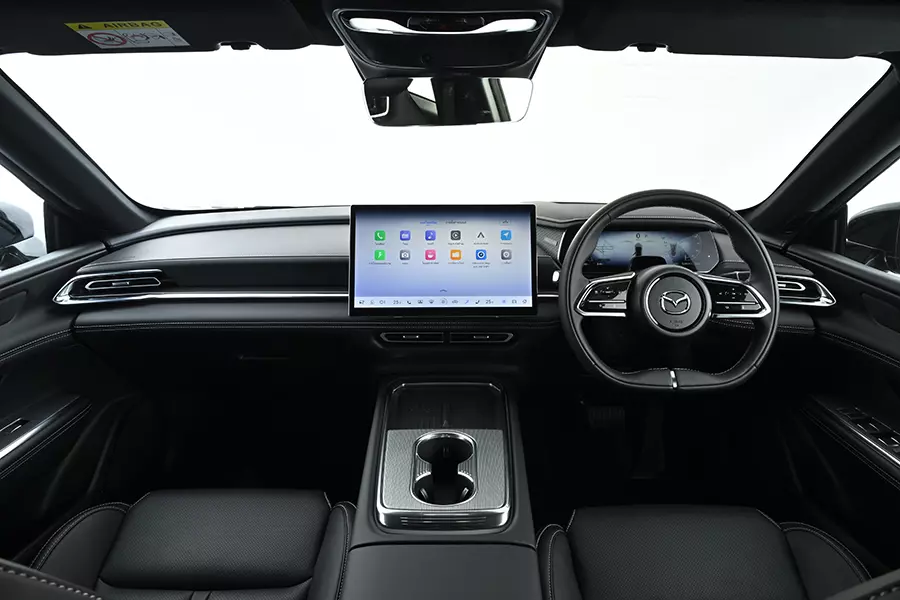 Nội thất của Mazda 6e với gói Premium Black 