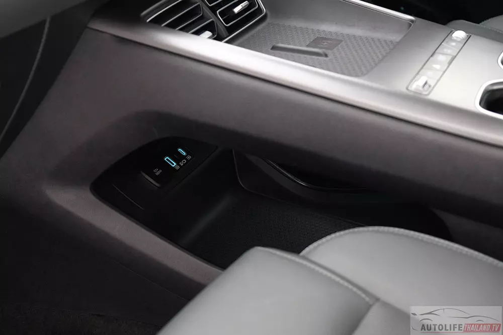 Cổng USB của BYD Sealion 5