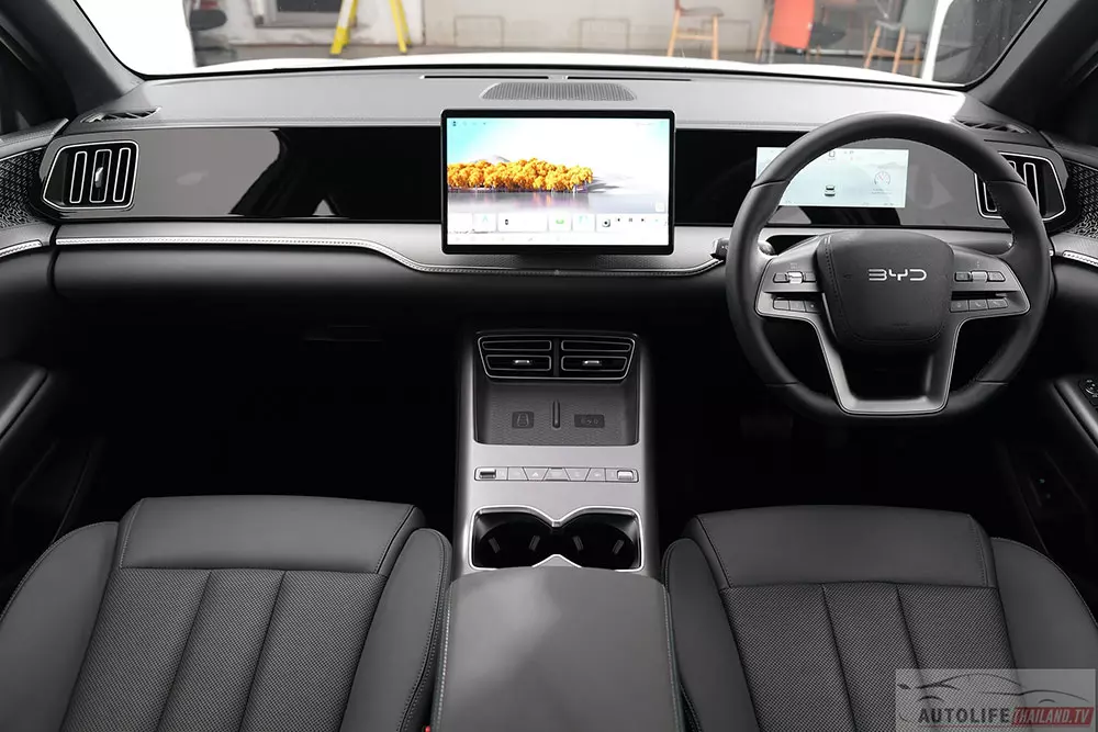 Khoang lái của BYD Sealion 5