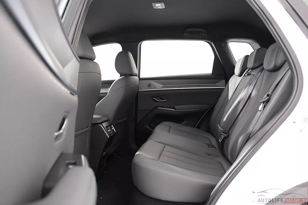 Hàng ghế sau của BYD Sealion 5