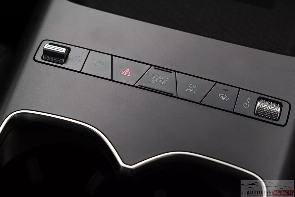 Các nút bấm vật lý của BYD Sealion 5