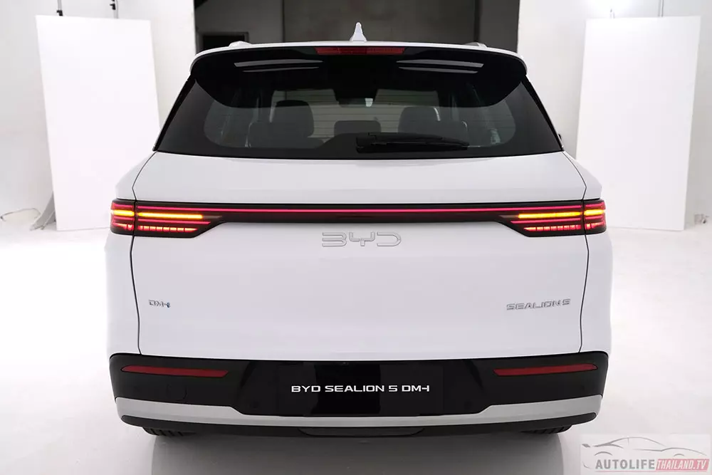 BYD Sealion 5 nhìn từ phía sau