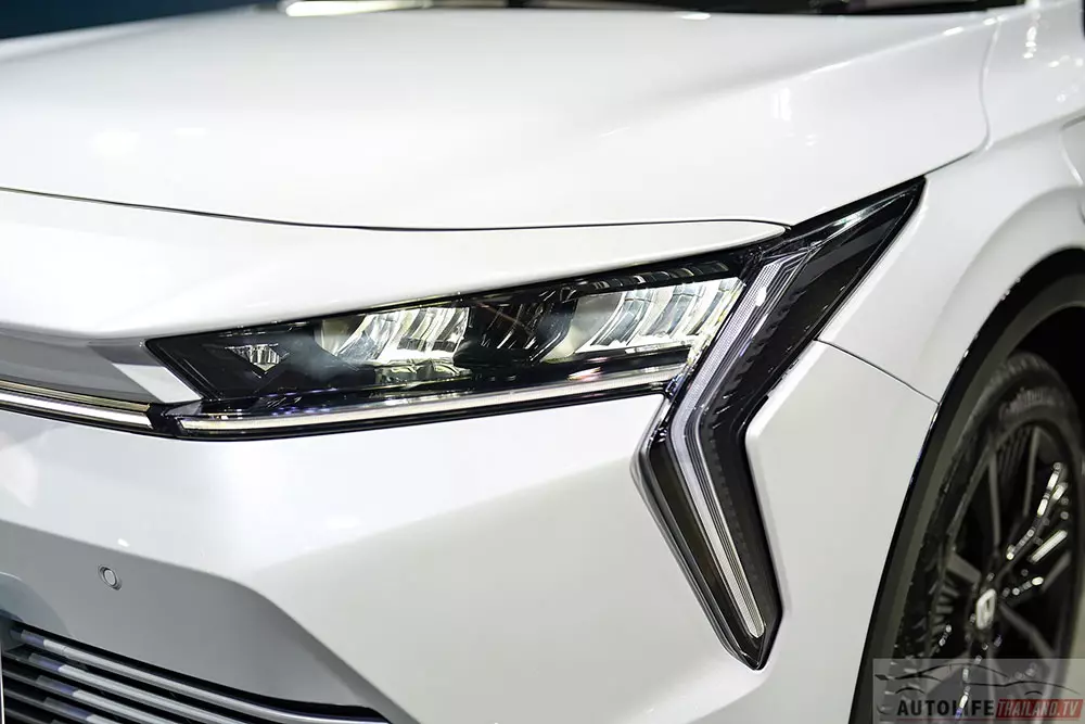 Cận cảnh cụm đèn trước Honda e:N2